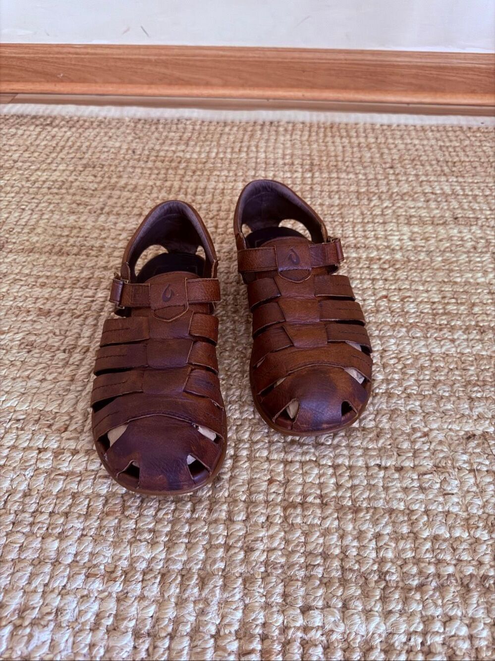 OluKai Mohalu Fisherman Men’s Brown Leather Closed Toe Sandals Size 11